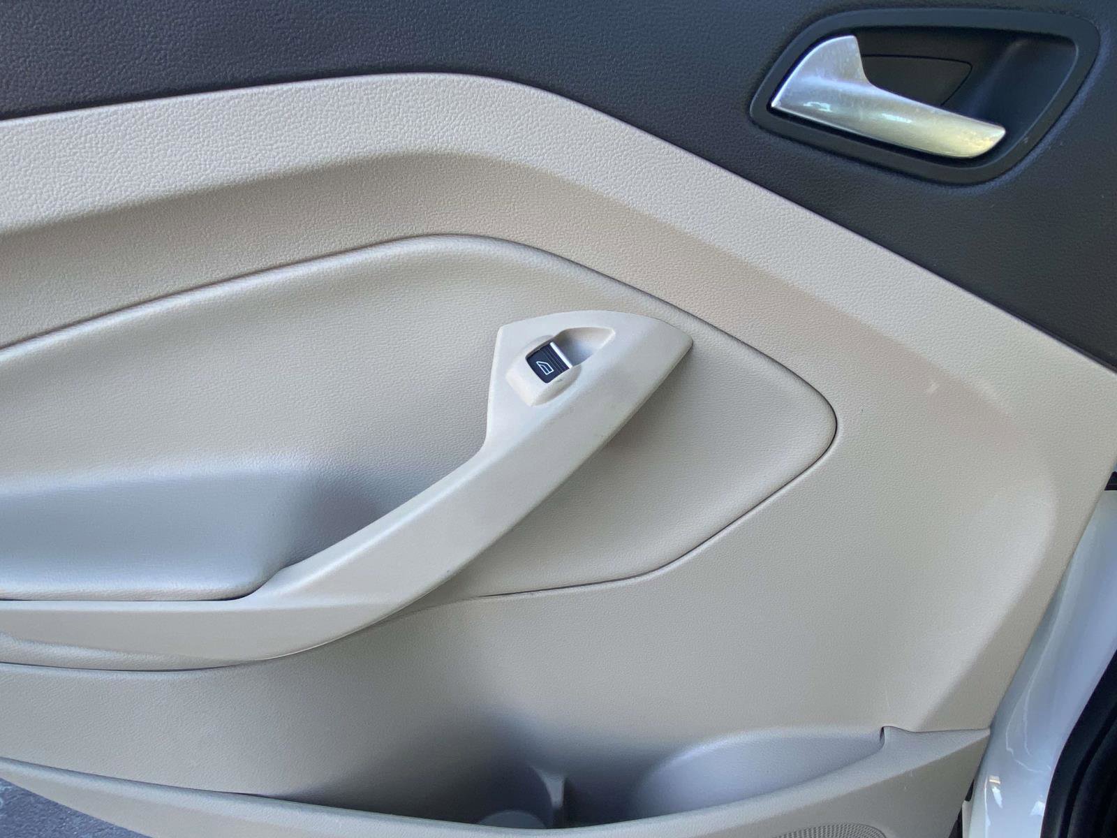 Used 2017 Ford C-MAX SE image 12