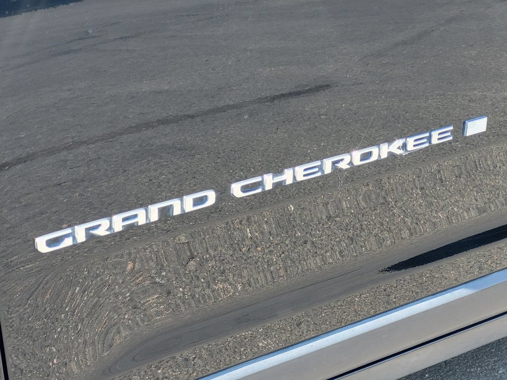 Used 2023 Jeep Grand Cherokee L Limited w/ Luxury Tech Group II RWD image 12