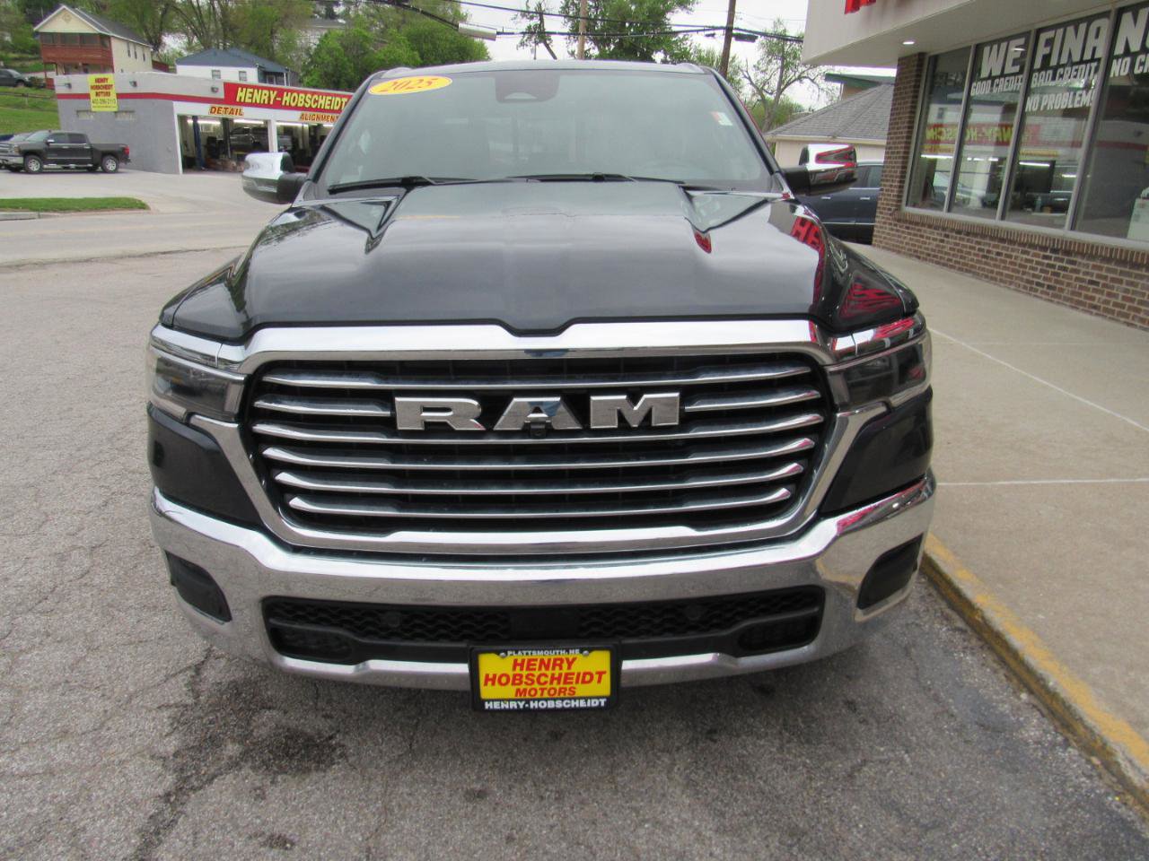 Used 2025 RAM 1500 Laramie AWD/4WD image 2