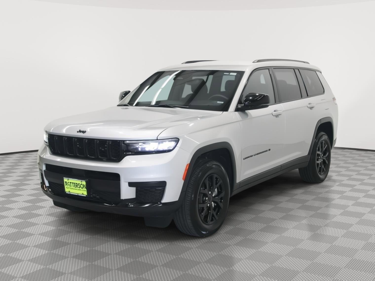 Used 2024 Jeep Grand Cherokee L Laredo image 4