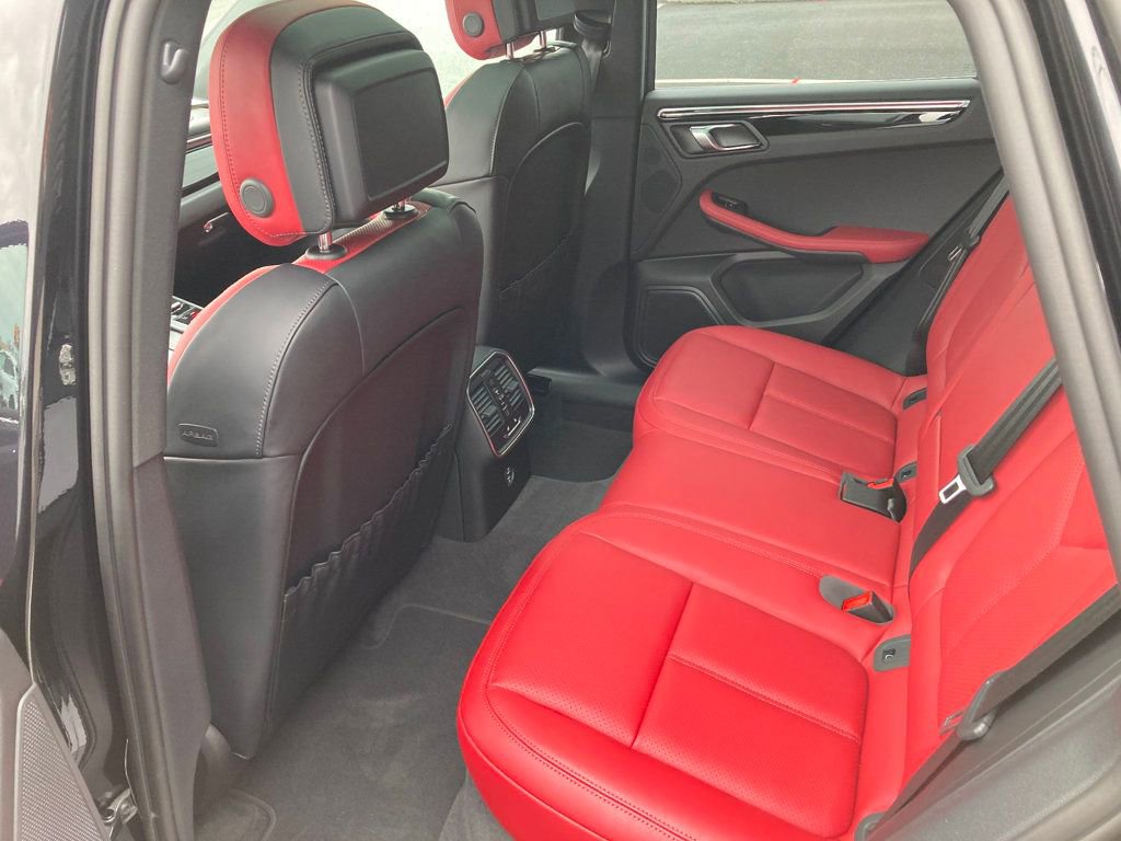 Used 2025 Porsche Macan image 16