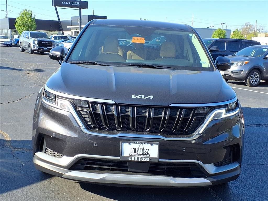 Used 2024 Kia Carnival EX image 24