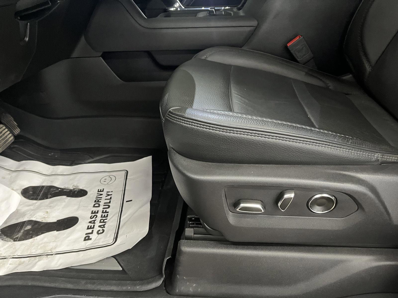 Used 2025 GMC Sierra 3500 Denali w/ Denali Reserve Package image 11