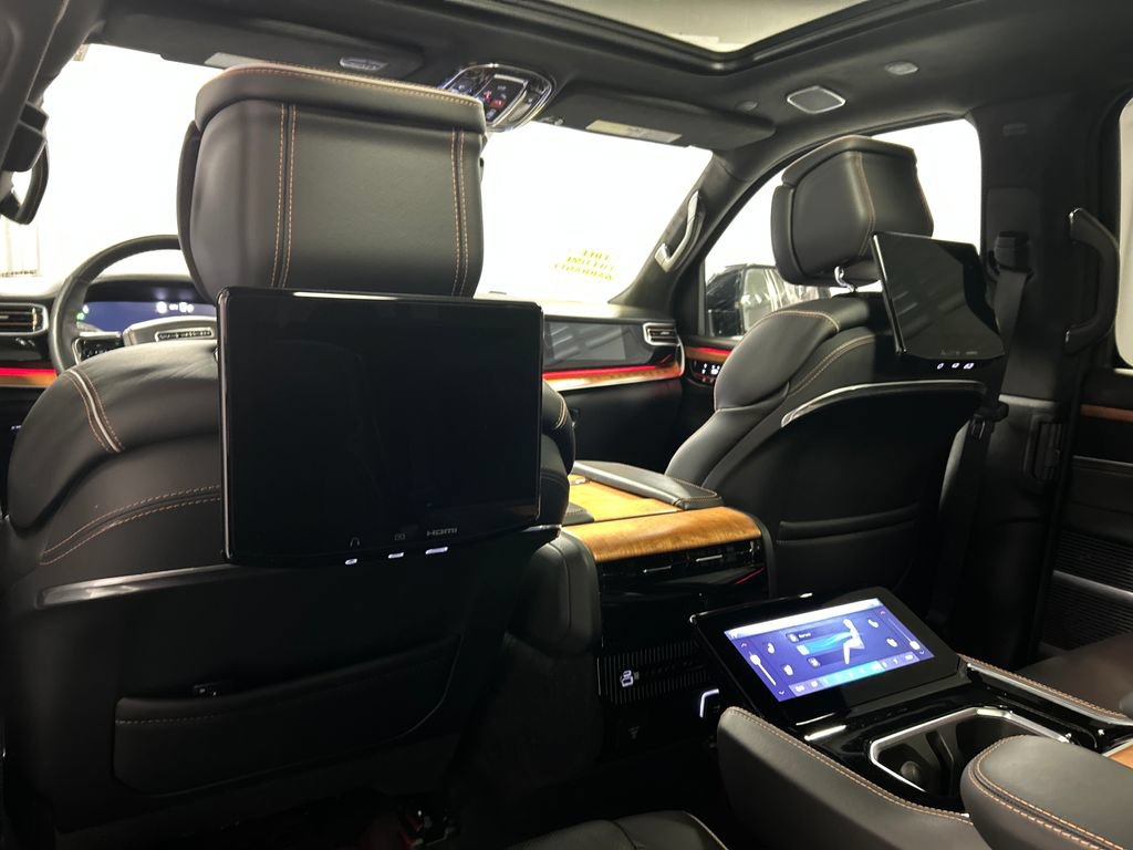 Used 2024 Jeep Grand Wagoneer Series III w/ Rear Seat Video Group 1 AWD/4WD image 25