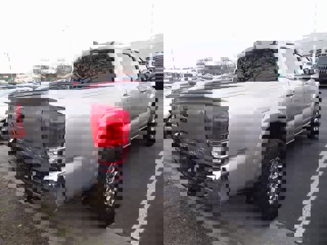 Used 2016 Toyota Tacoma SR5 w/ SR5 Appearance Package (SN) image 4