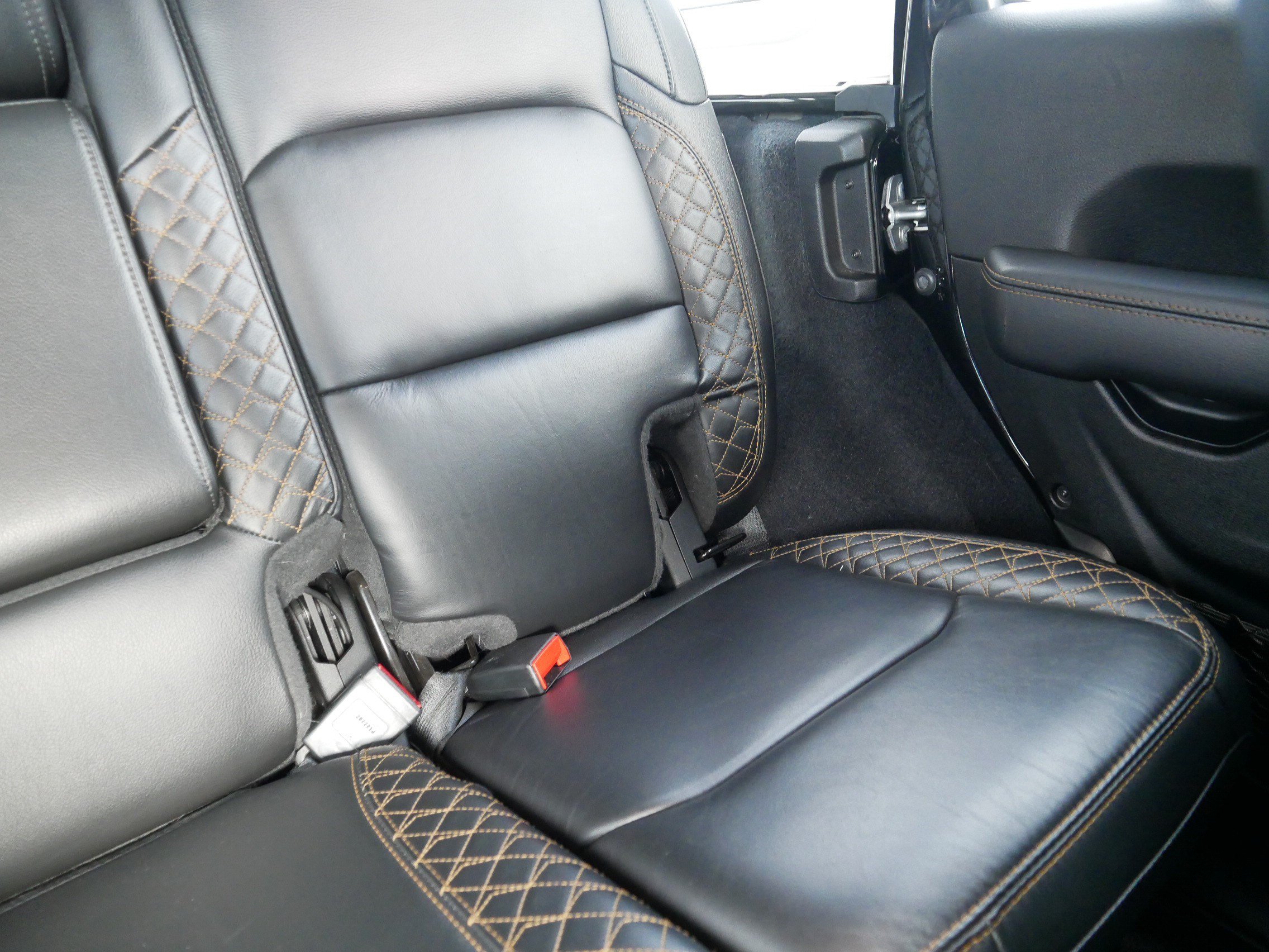 Used 2022 Jeep Wrangler Unlimited Sahara AWD/4WD image 14