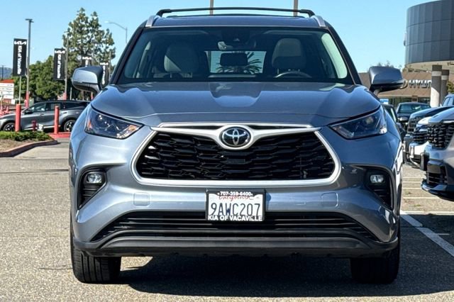 Used 2022 Toyota Highlander XLE AWD/4WD image 11