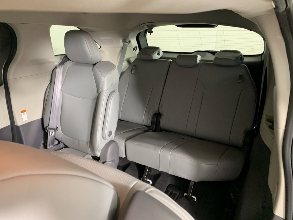 Used 2021 Toyota Sienna XLE w/ XLE Plus Package image 32
