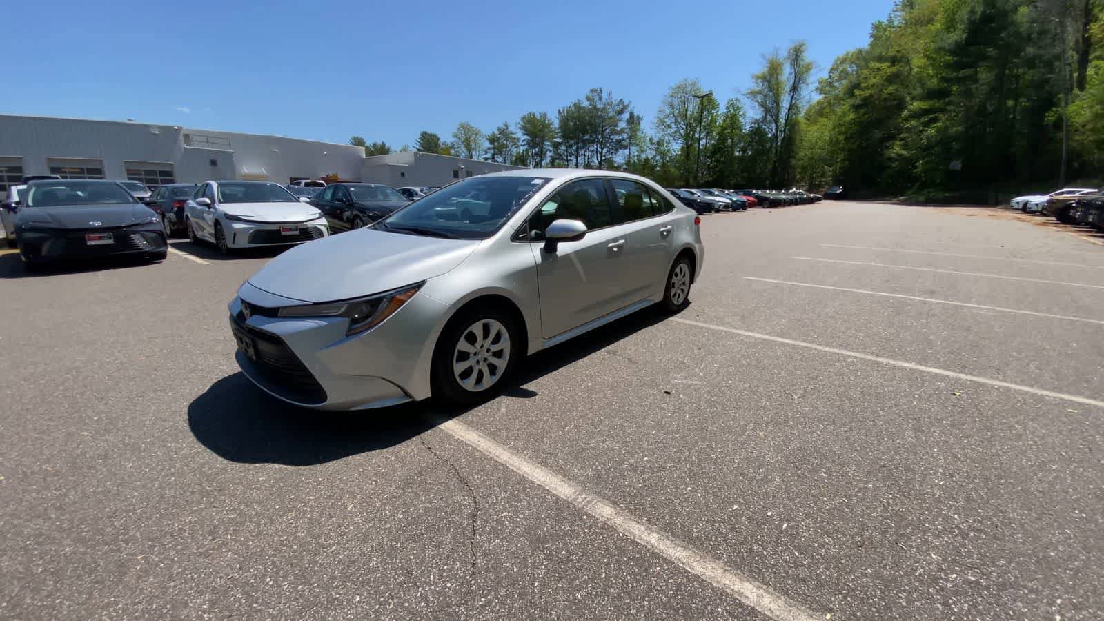 Used 2025 Toyota Corolla LE FWD image 6