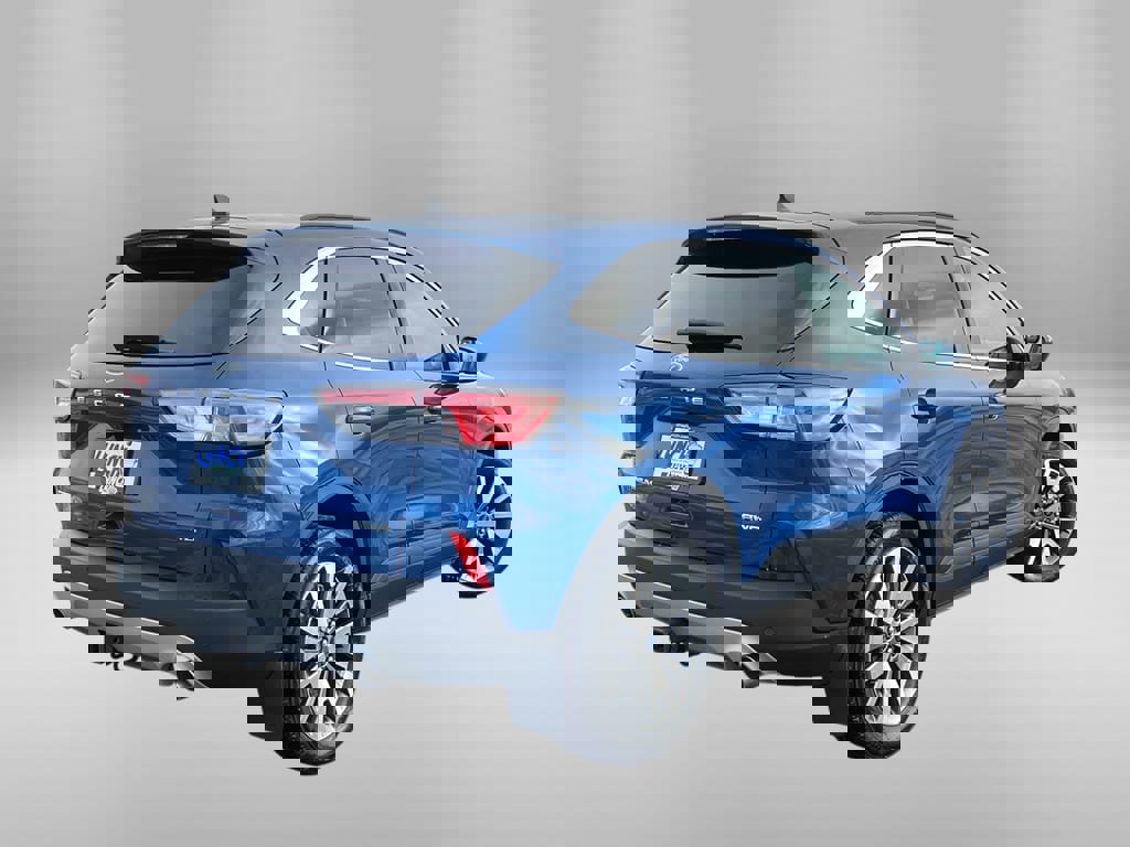 Used 2022 Ford Escape Titanium w/ Class II Trailer Tow Package image 4