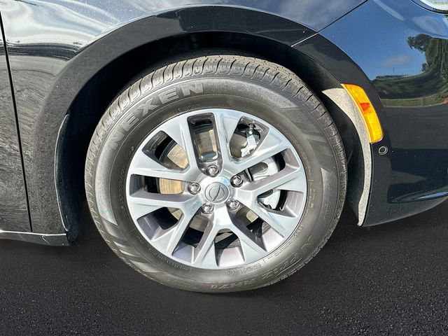 Used 2025 Chrysler Pacifica Pinnacle image 35