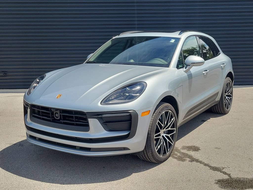 Certified 2025 Porsche Macan image 1