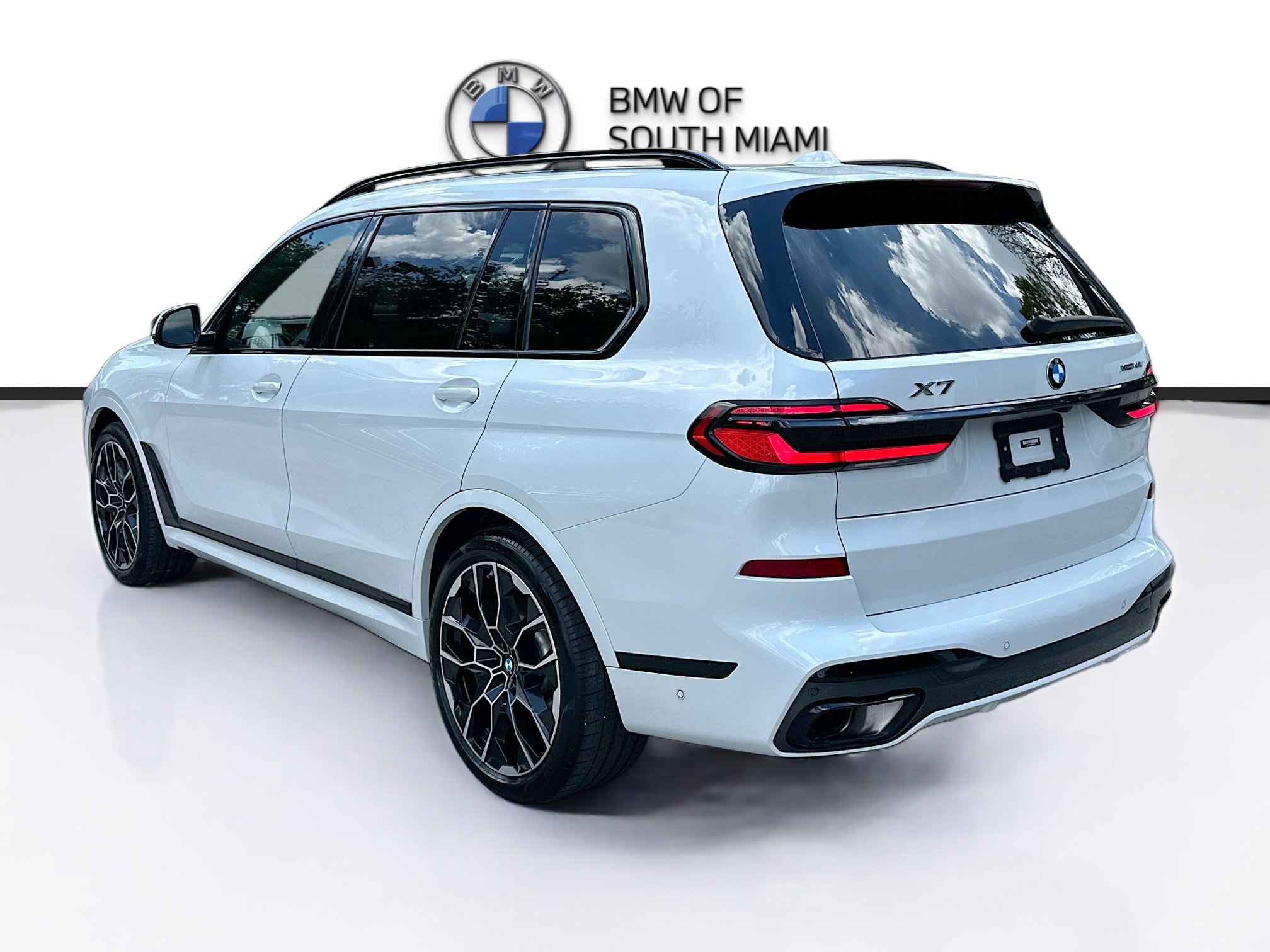 Certified 2024 BMW X7 xDrive40i w/ Executive Package image 5