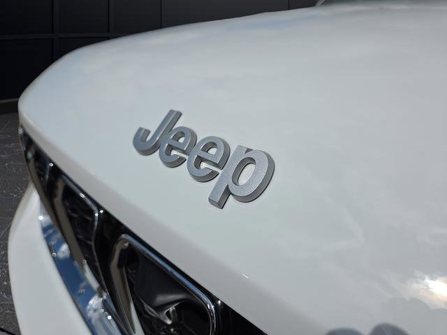 New 2025 Jeep Grand Cherokee Limited w/ Luxury Tech Group II image 42