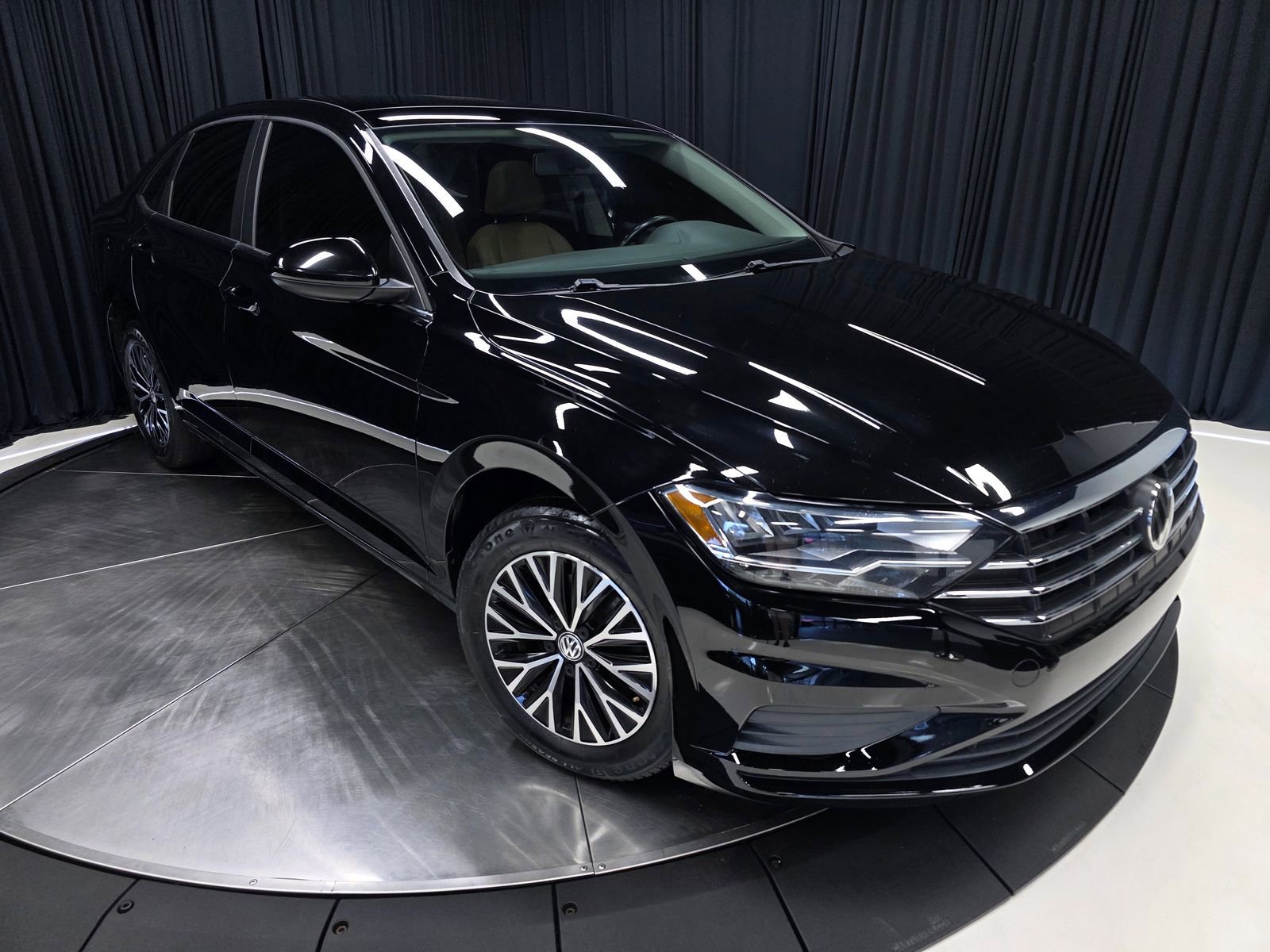 Used 2019 Volkswagen Jetta SE w/ Cold Weather Package FWD image 43