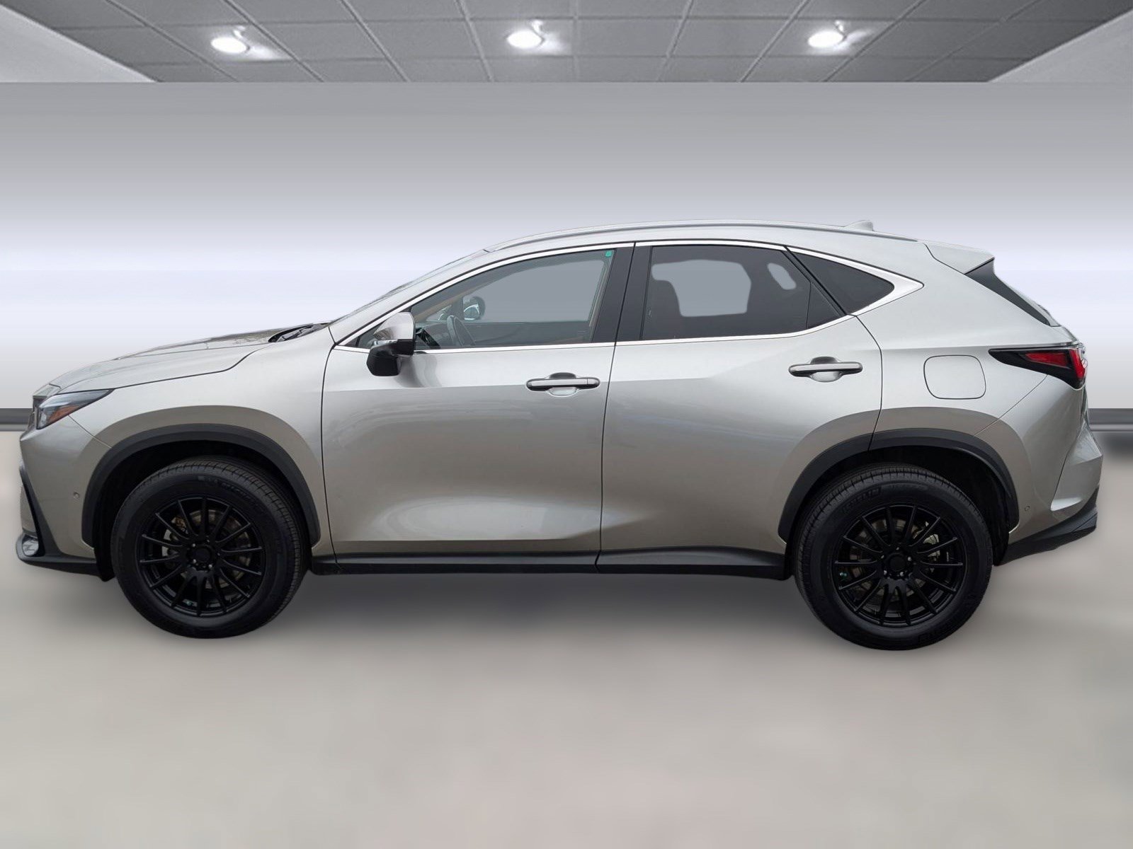 Used 2022 Lexus NX 350h AWD image 2