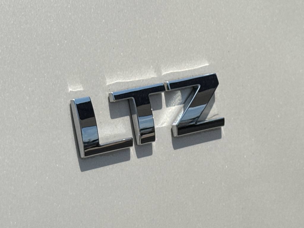 Used 2013 Chevrolet Suburban LTZ RWD image 11