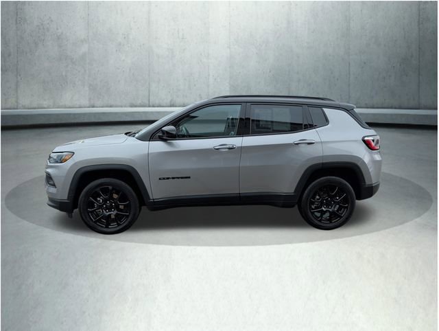 Used 2022 Jeep Compass Altitude w/ Sun and Sound Group image 2