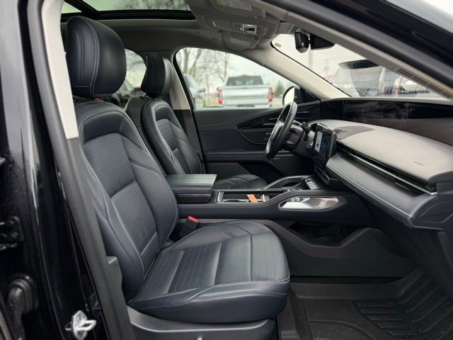 Used 2025 Lincoln Nautilus Reserve image 23