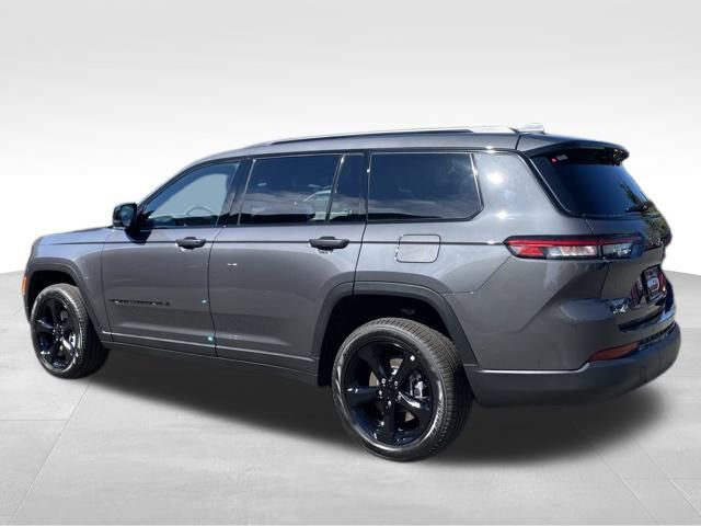 New 2025 Jeep Grand Cherokee L Limited w/ Black Appearance Package image 4