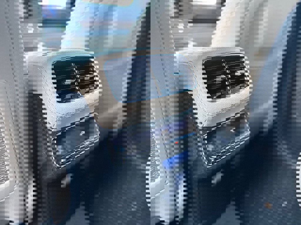 Used 2025 Mercedes-Benz GLS 450 4MATIC image 23