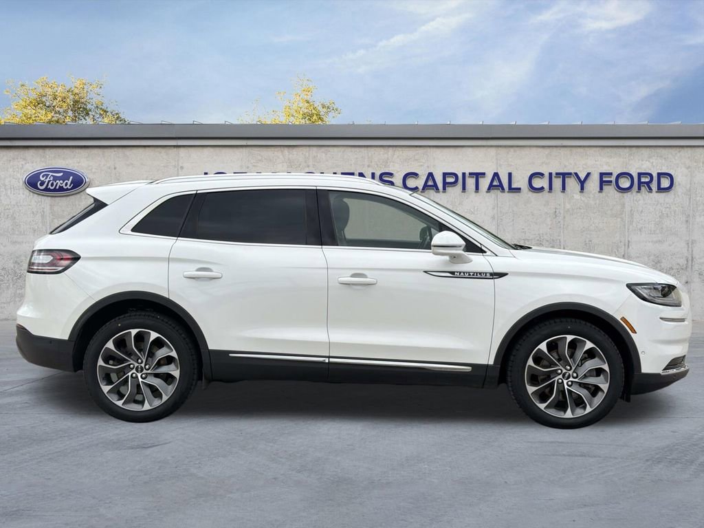 Used 2022 Lincoln Nautilus Reserve image 3