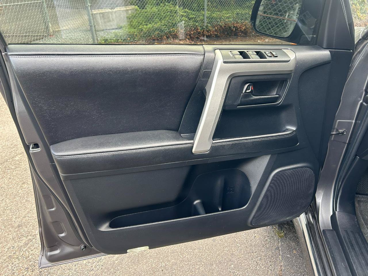 Used 2013 Toyota 4Runner Limited AWD/4WD image 9