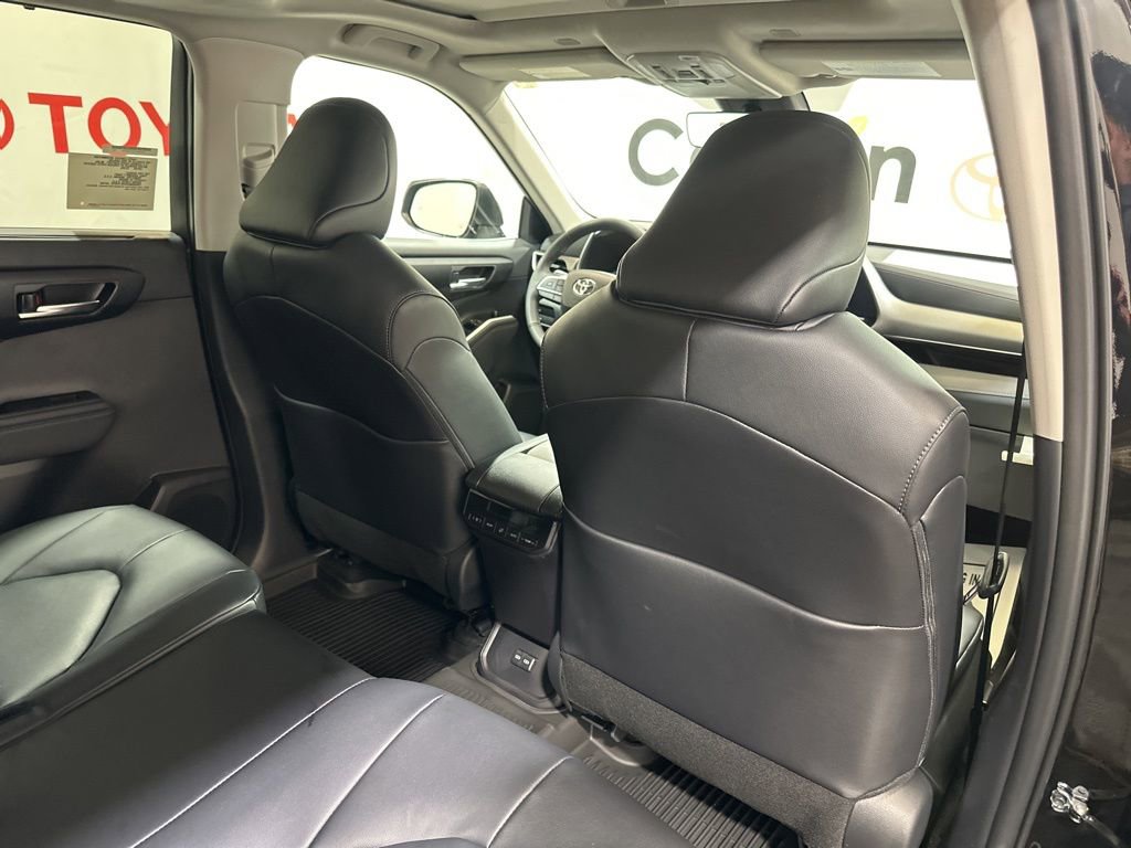 New 2026 Toyota Highlander XLE image 16