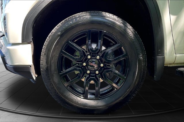 Used 2025 GMC Sierra 1500 Elevation AWD/4WD image 9