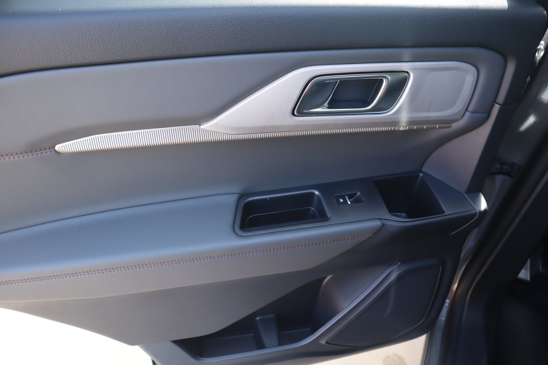 New 2026 Ford Explorer Active w/ Active Comfort Package RWD image 17