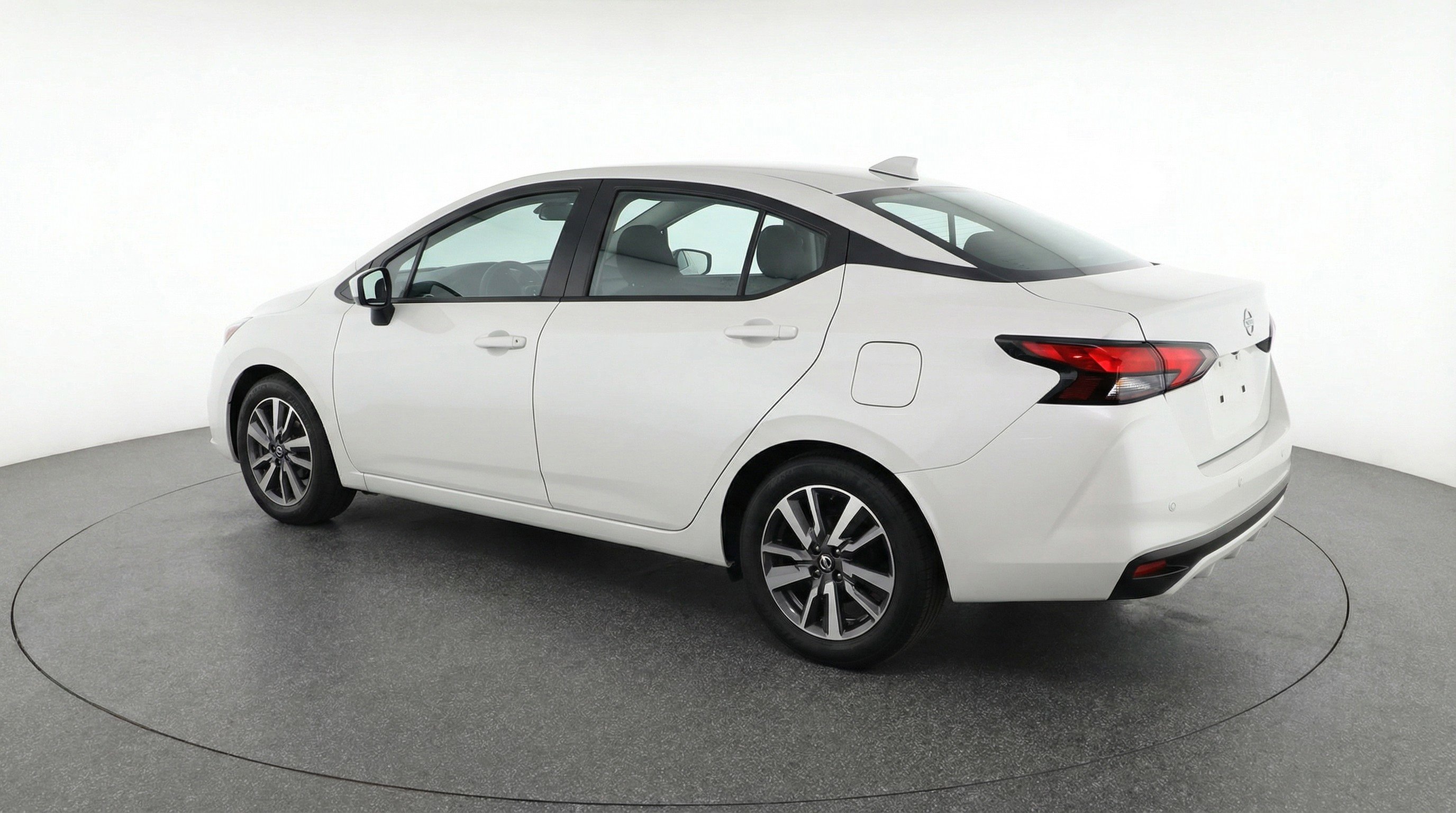 Used 2025 Nissan Versa SV image 6