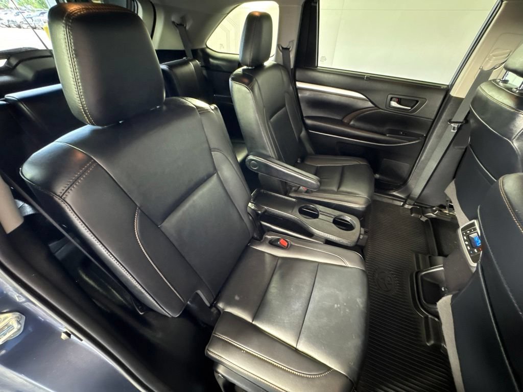Used 2019 Toyota Highlander XLE AWD/4WD image 43