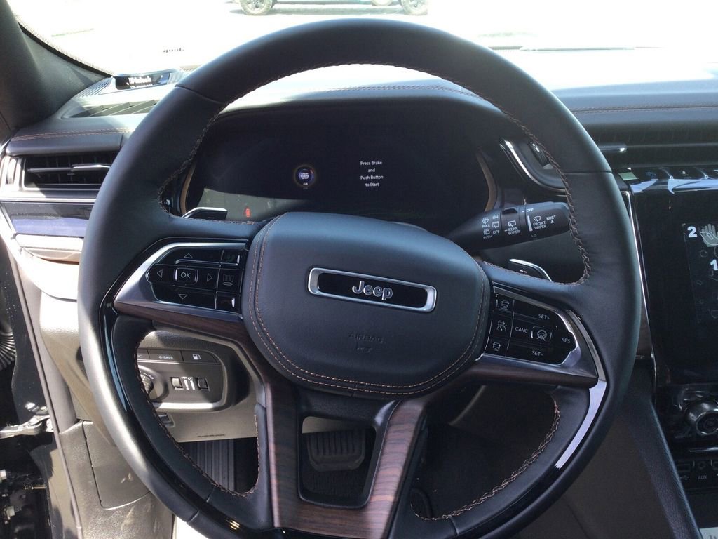 New 2023 Jeep Grand Cherokee Summit w/ Advanced Protech Group IV AWD/4WD image 6