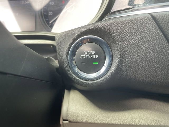 Used 2019 Buick Regal Essence w/ Driver Confidence Package I image 17