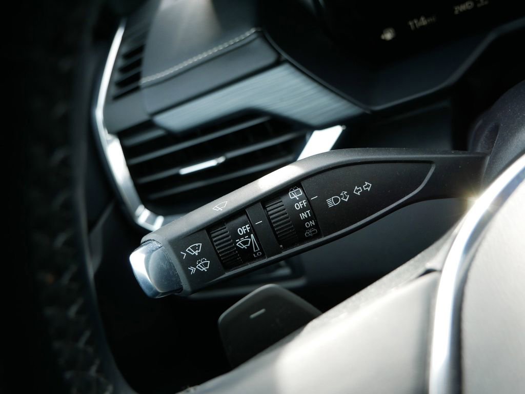 Used 2025 GMC Acadia Elevation image 24