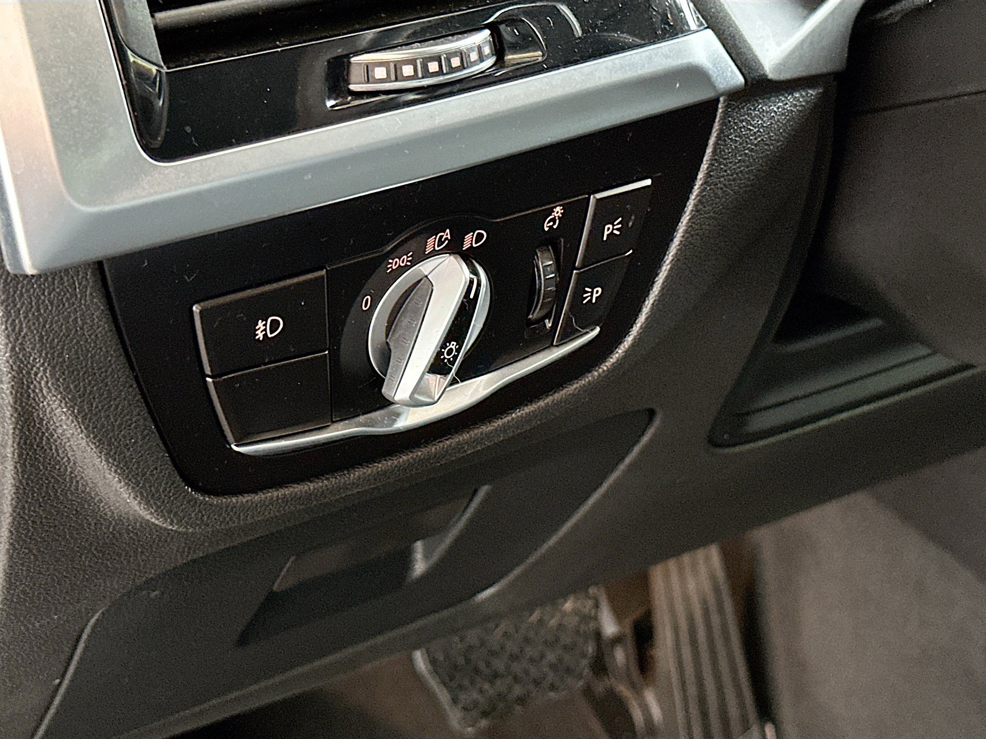 Used 2021 BMW X3 sDrive30i w/ Convenience Package image 9