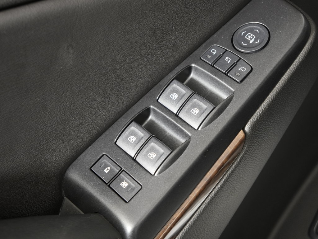 Used 2019 Chevrolet Tahoe LT w/ Luxury Package AWD/4WD image 19