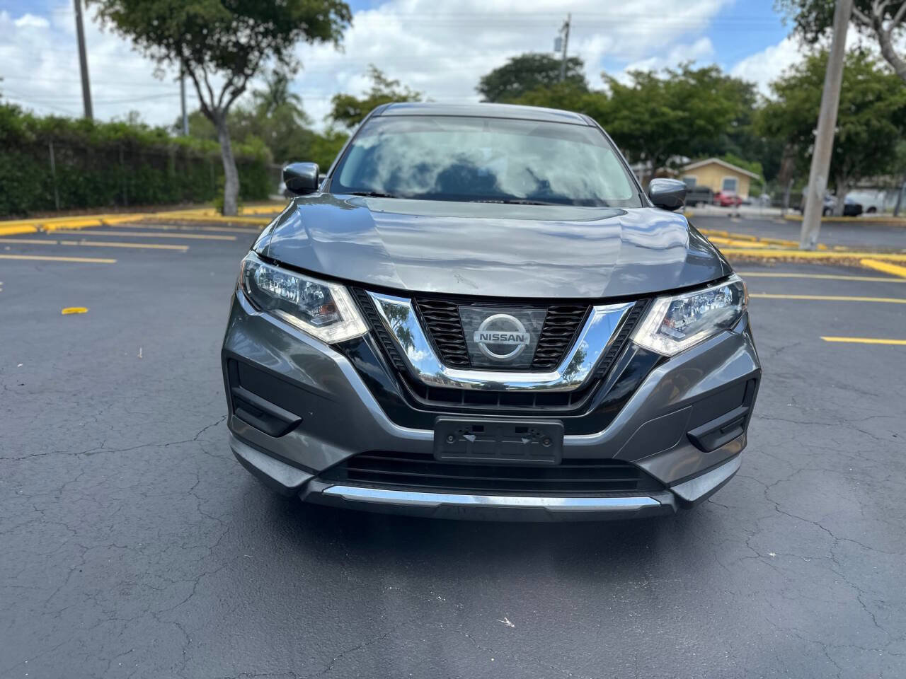 Used 2017 Nissan Rogue S image 2