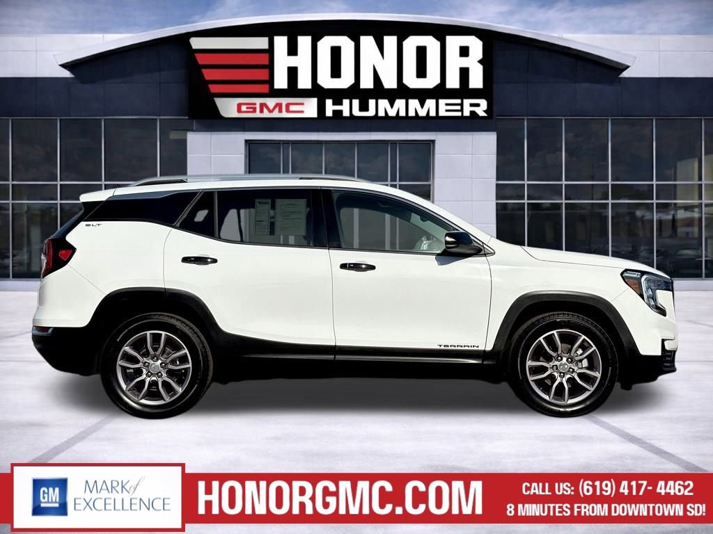 Used 2024 GMC Terrain SLT image 2
