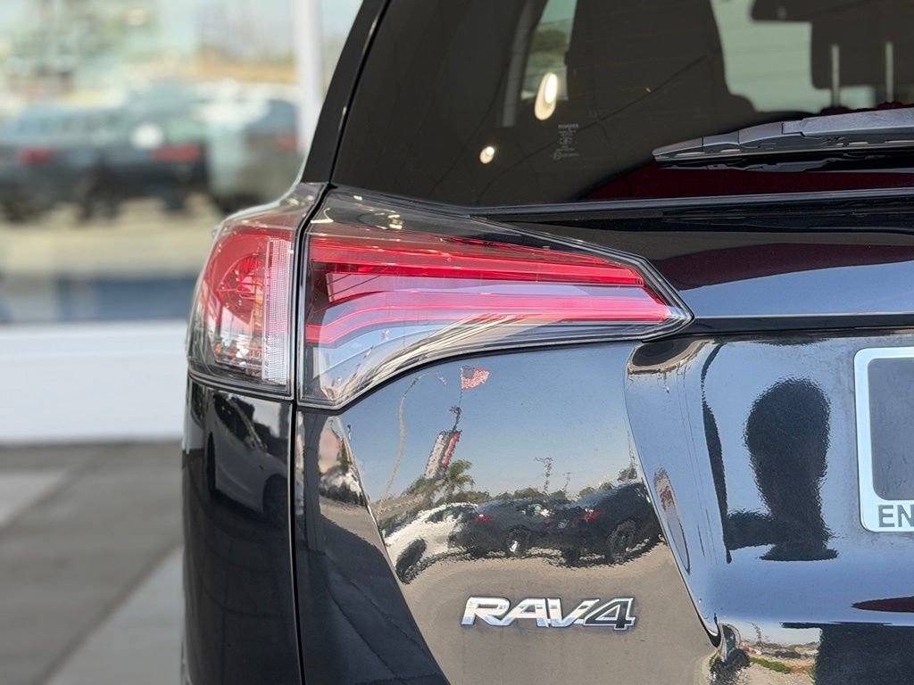 Certified 2018 Toyota RAV4 XLE w/ Convenience Package AWD/4WD image 11