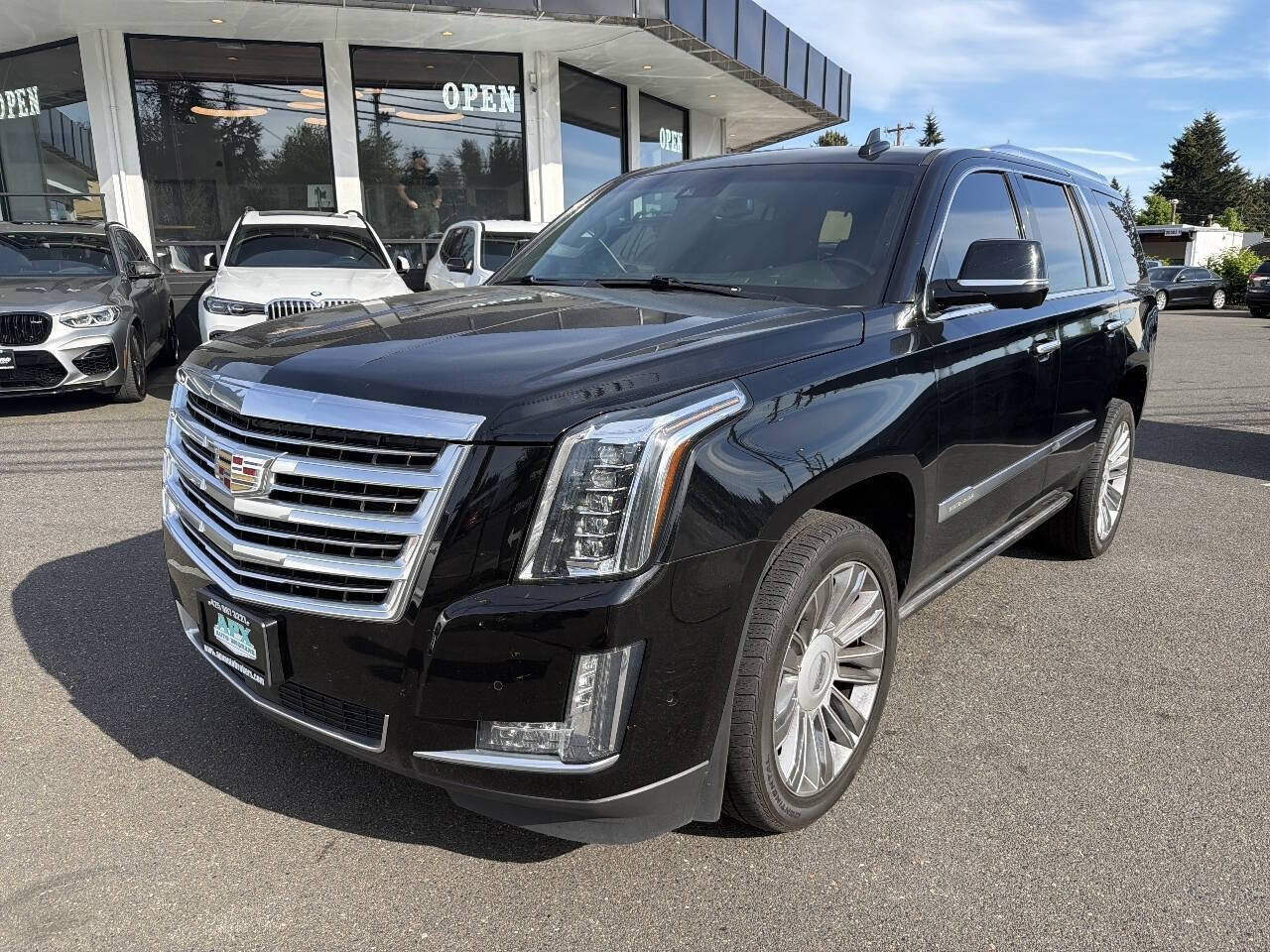 Used 2018 Cadillac Escalade Platinum AWD/4WD image 1