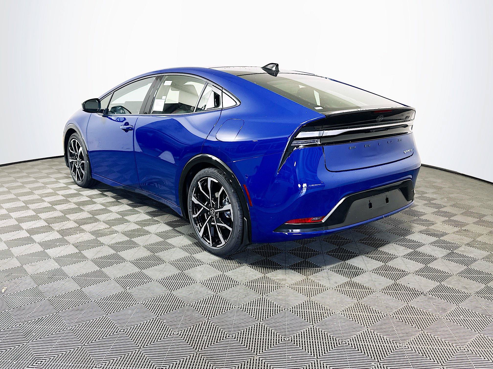New 2026 Toyota Prius Plug-In Hybrid FWD image 5