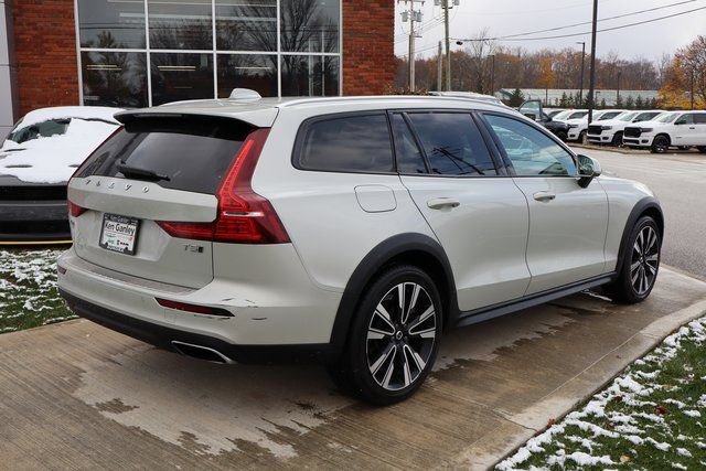 Used 2021 Volvo V60 T5 Cross Country w/ Climate Package image 33