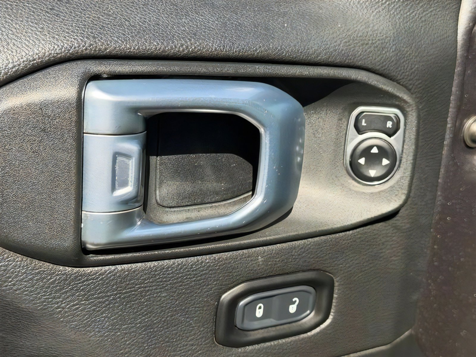 Used 2021 Jeep Gladiator Mojave AWD/4WD image 16