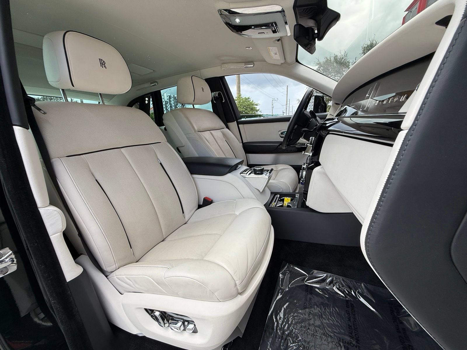 Used 2022 Rolls-Royce Phantom Sedan RWD image 46