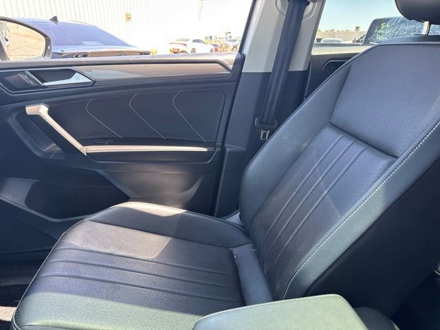 Used 2023 Volkswagen Tiguan SE w/ Panoramic Sunroof Package FWD image 28