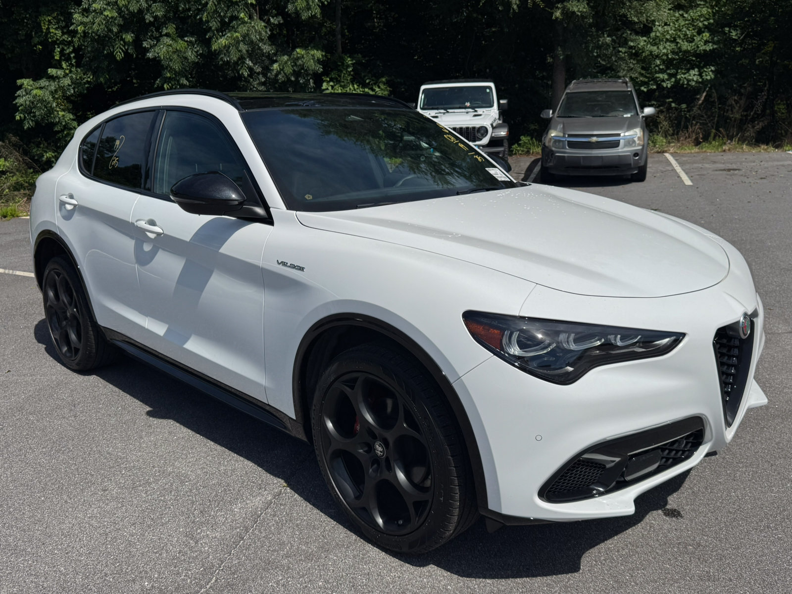 Used 2025 Alfa Romeo Stelvio Sprint w/ Veloce Package AWD/4WD image 3