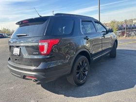 Used 2018 Ford Explorer XLT w/ Equipment Group 202A AWD/4WD image 3