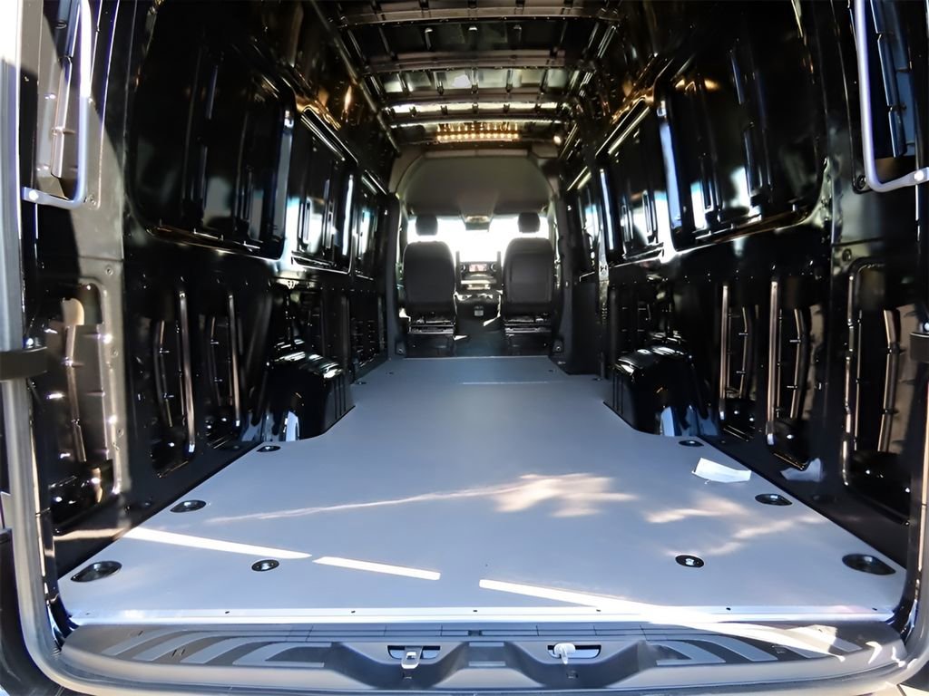 Used 2024 Mercedes-Benz Sprinter 2500 image 32