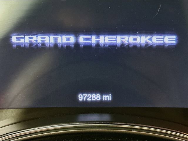 Used 2019 Jeep Grand Cherokee Altitude image 13